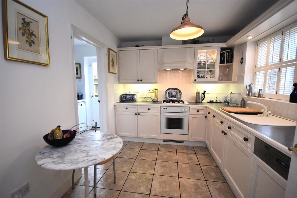 kitchen 2.jpg