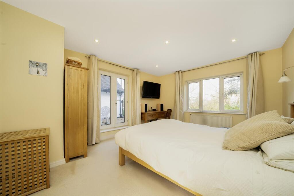 Davidson Frost-Wellings, DFW, Chiltern Avenue, Bus