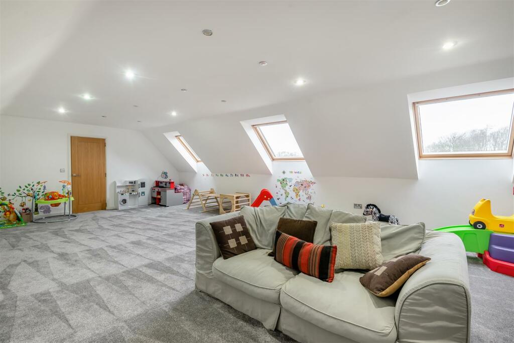 8587690-interior16.jpg
