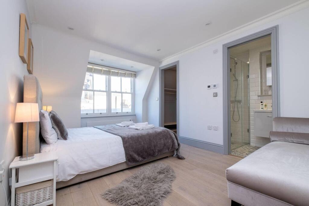 Flat 3_Bedroom 1a.jpg