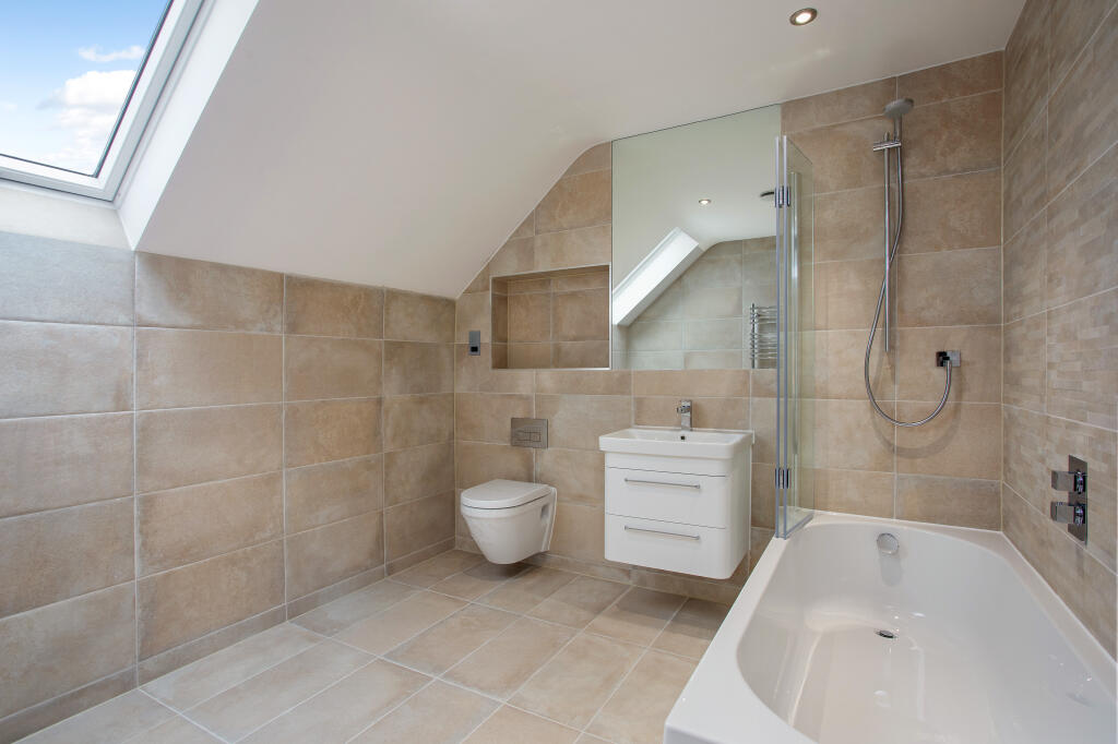 Show Apartment Bathroom