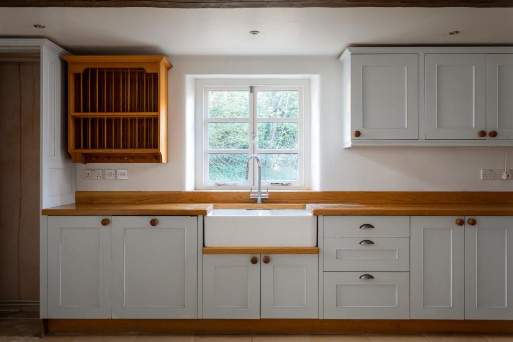 21 - The Old Forge - GL7 7HB - Web.jpg