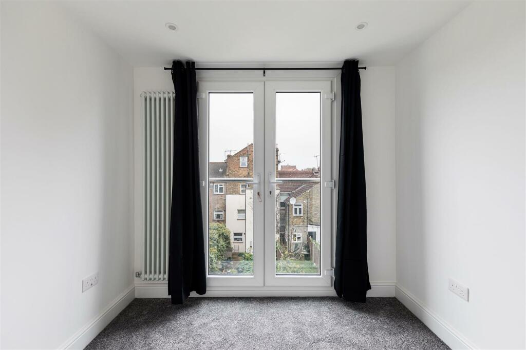 Crescent Road, E17