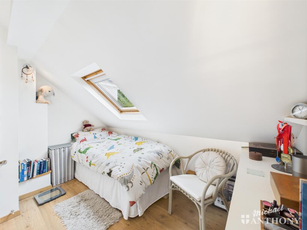 CAM02773G0-PR0302-STILL001