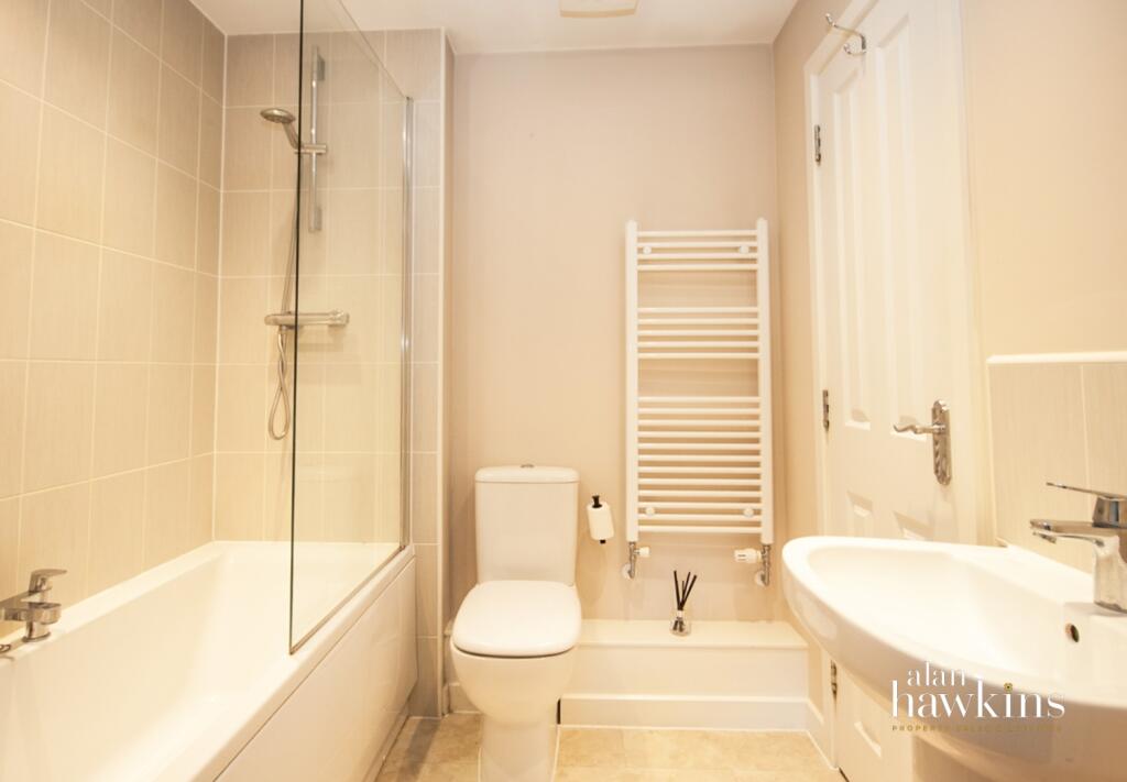Lrg_bathroom-2