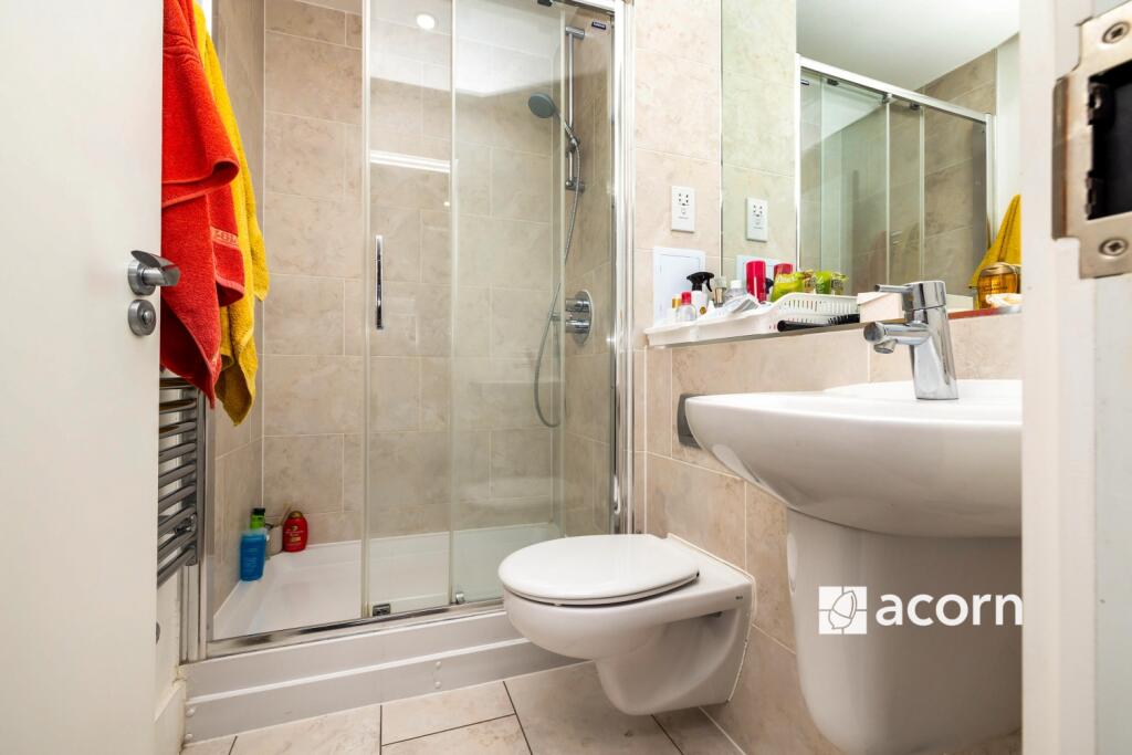 En-suite (Bedroom 2)