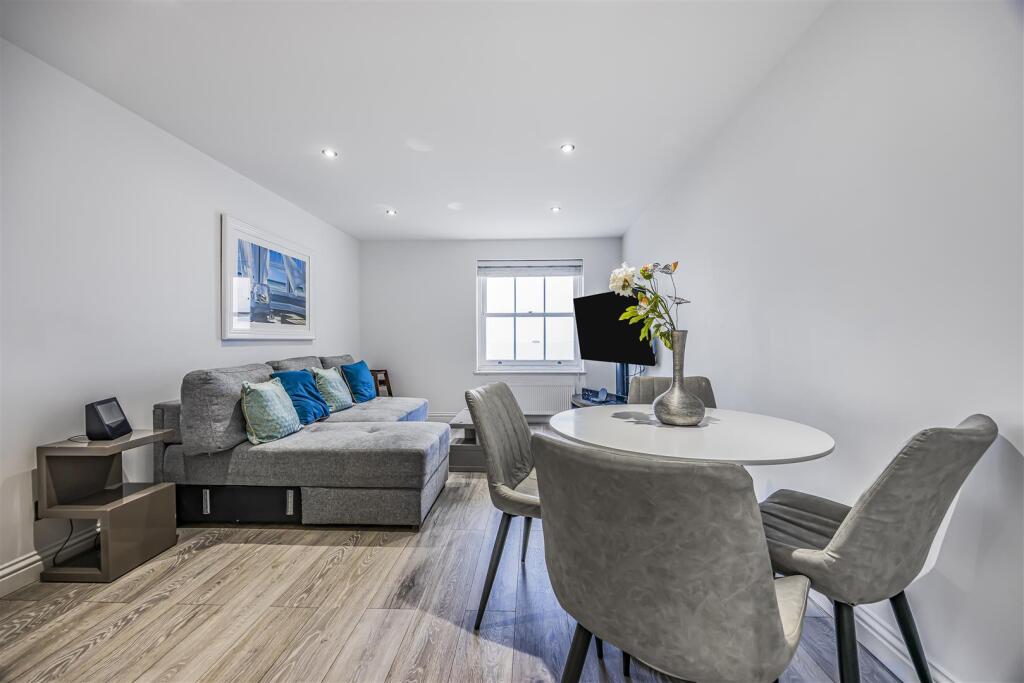5 Clearwater Apartments, South Parade, Southsea-Po