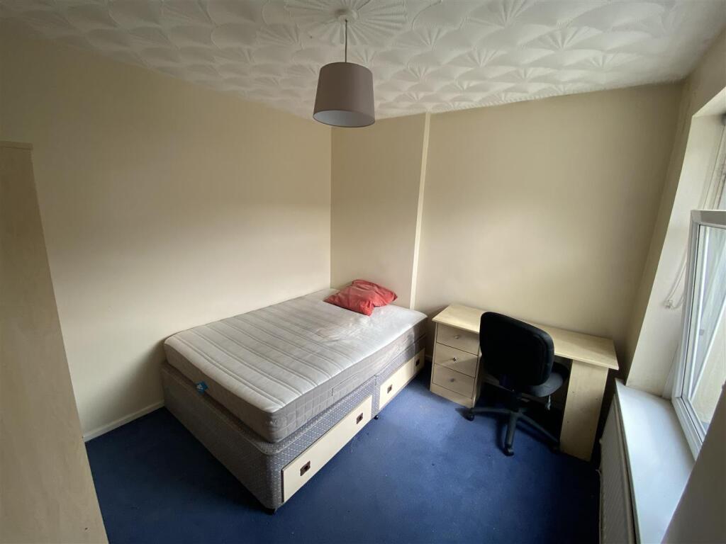 4RT Room 2.JPG