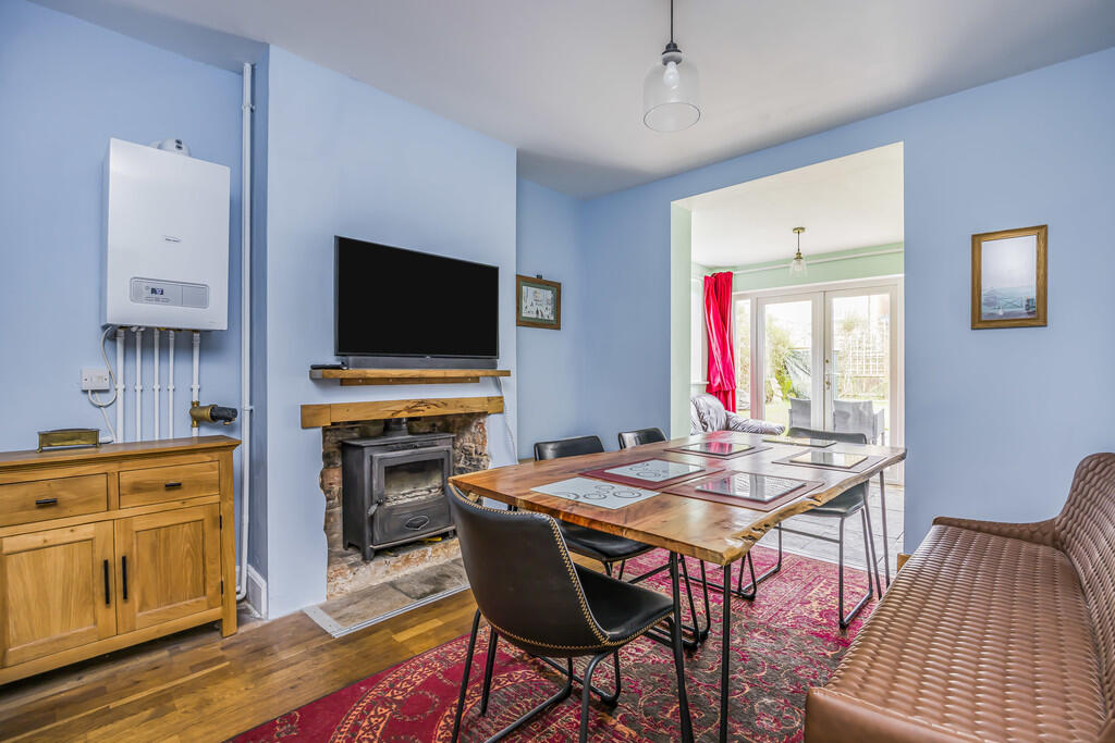 33 Gladstone Road...