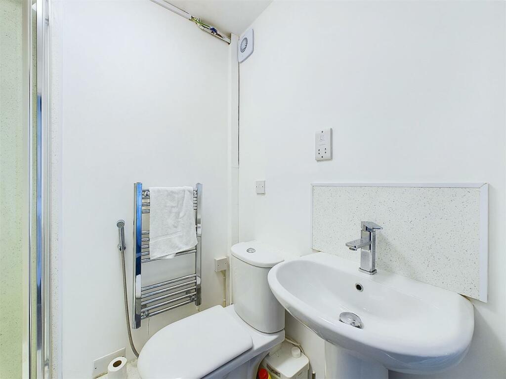 Shower En-suite
