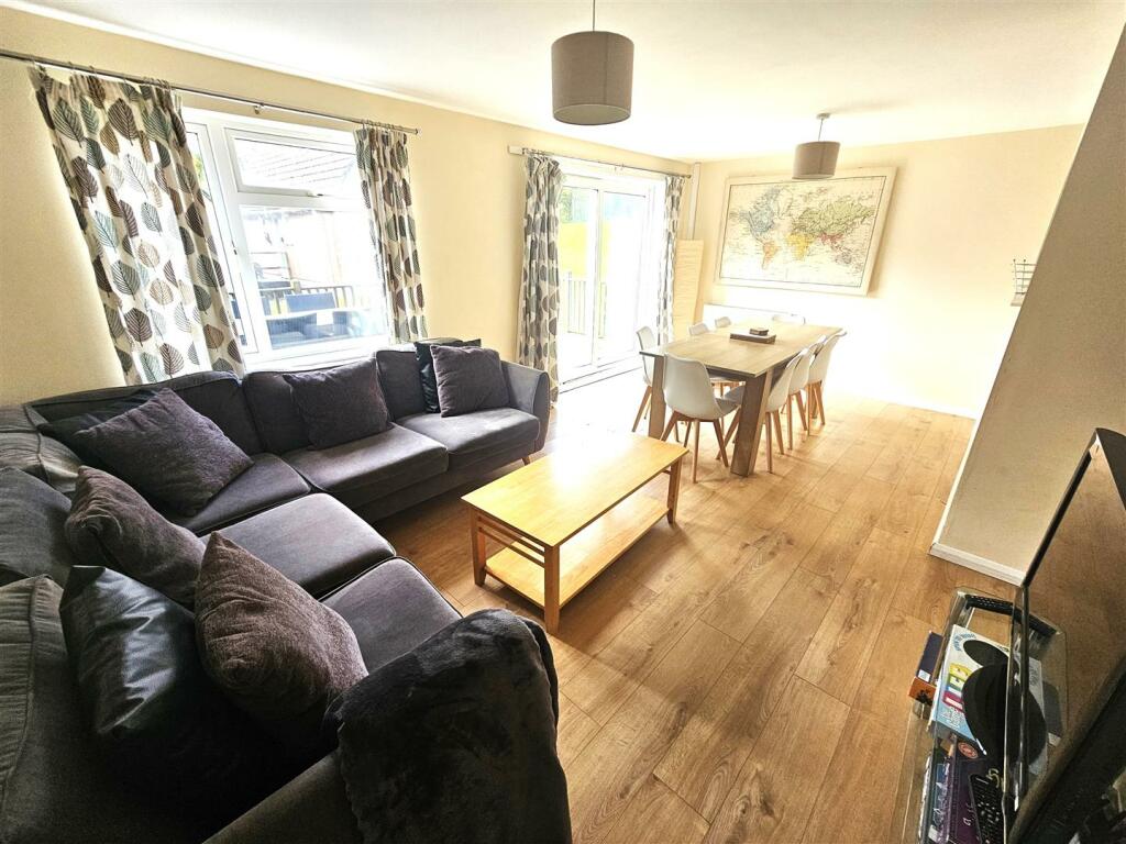 Living Room.jpg