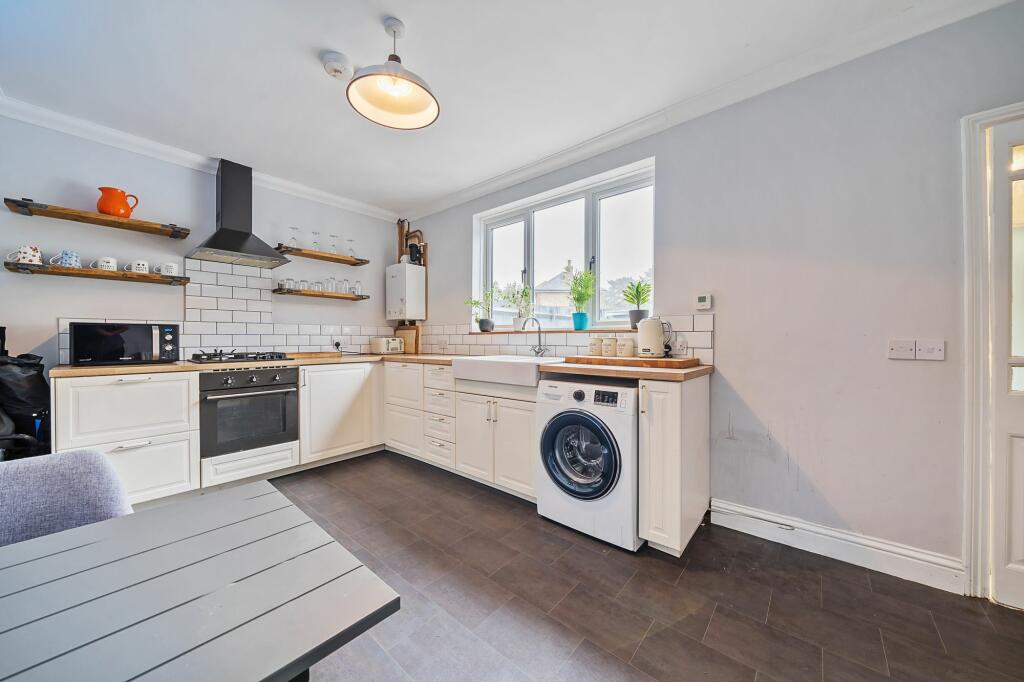 Kitchen/Dining Room (4)
