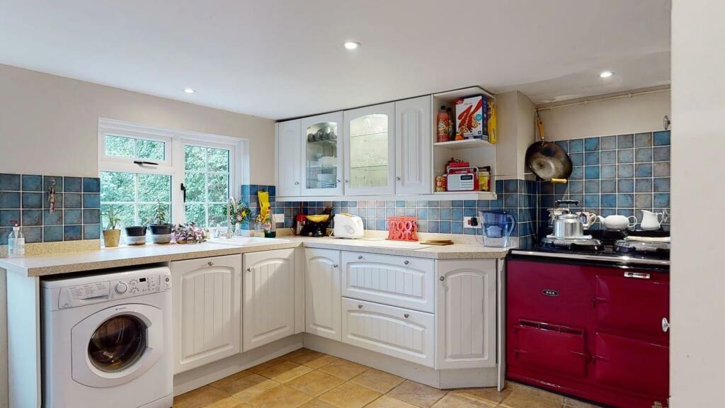 Kitchen 2.jpeg
