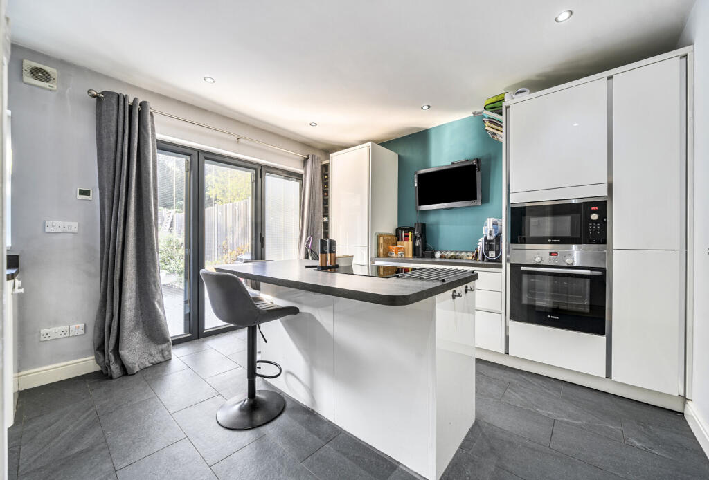 1359073-4-68da8d4...