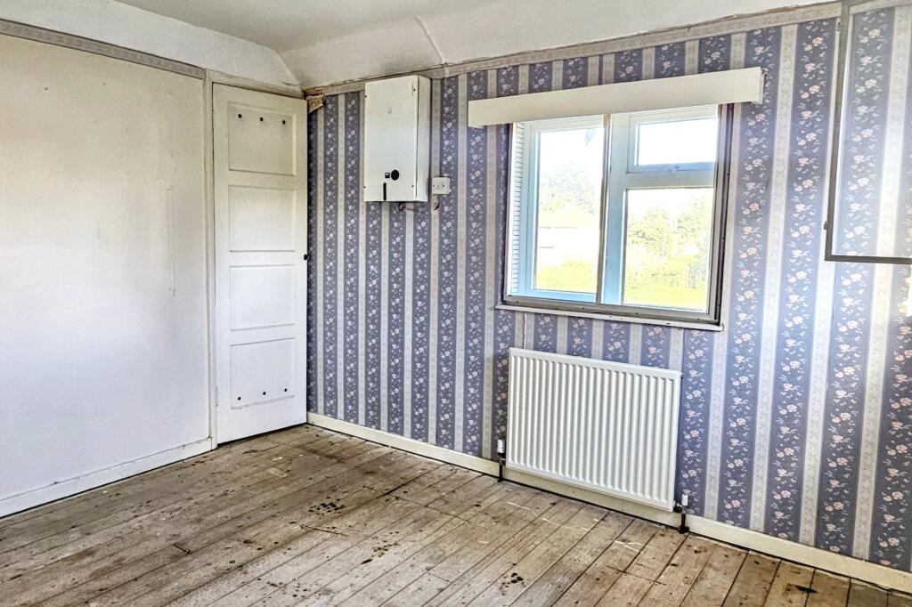 2 Montrose Way, Datchet, Slough SL3 9ND