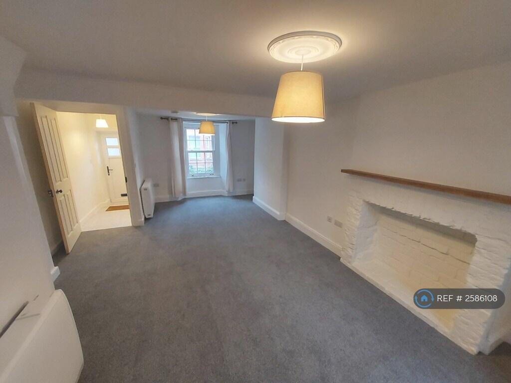 Lounge/Dining (To Front)