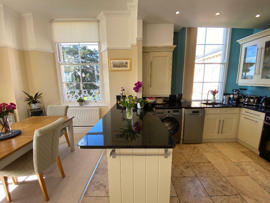 Kitchen dining area