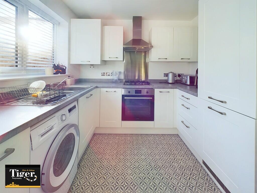 CAM02176G0-PR0452...