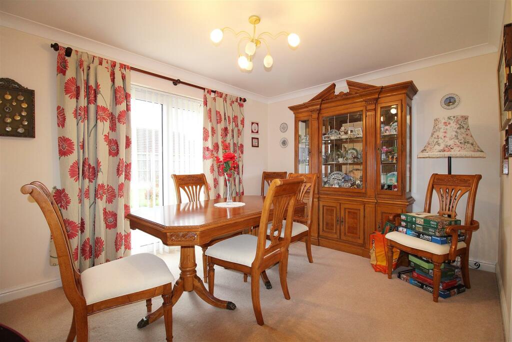 Dining Room/Bedroom 4