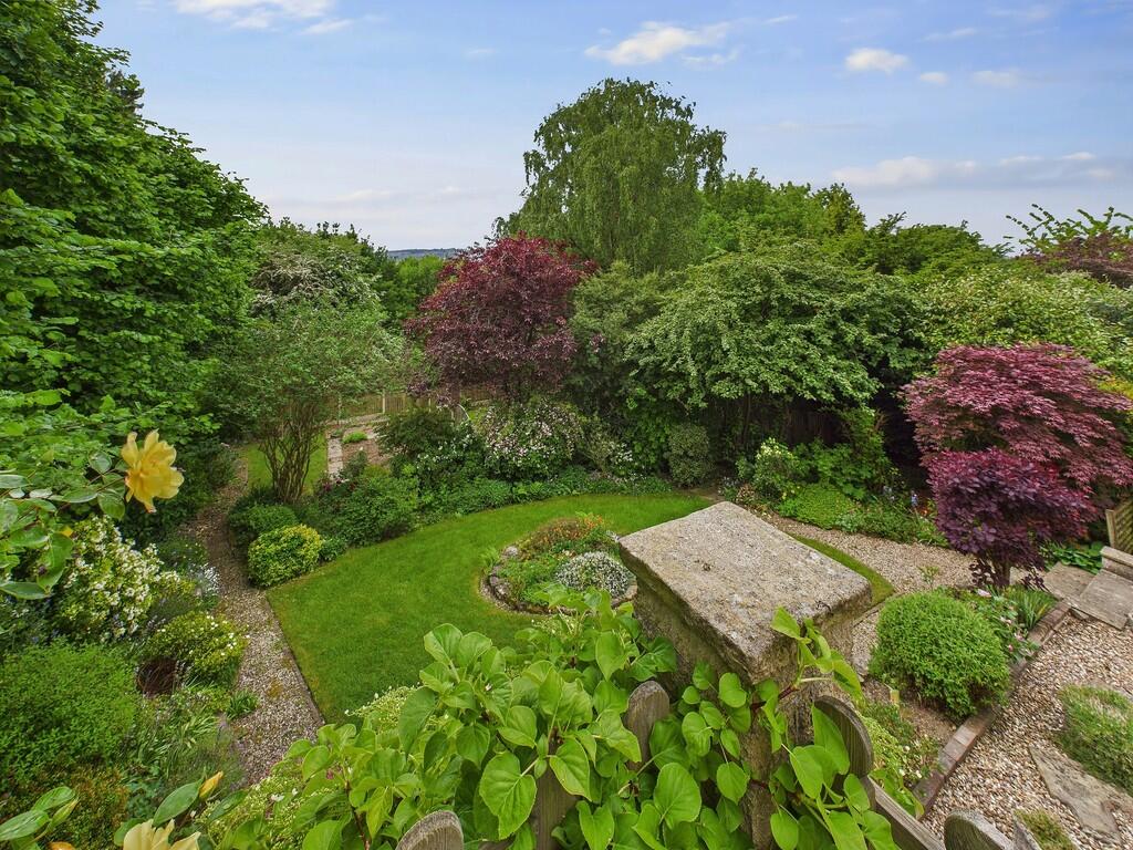 CAM04273G0-PR0129...