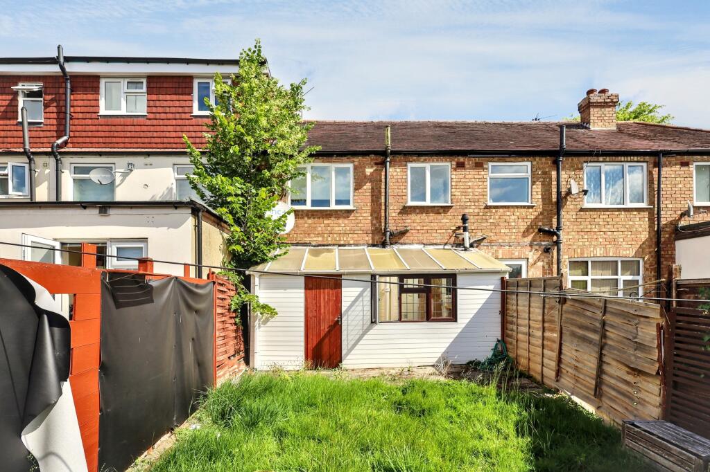 17 Tees Avenue, Perivale, Greenford, UB6 8JH