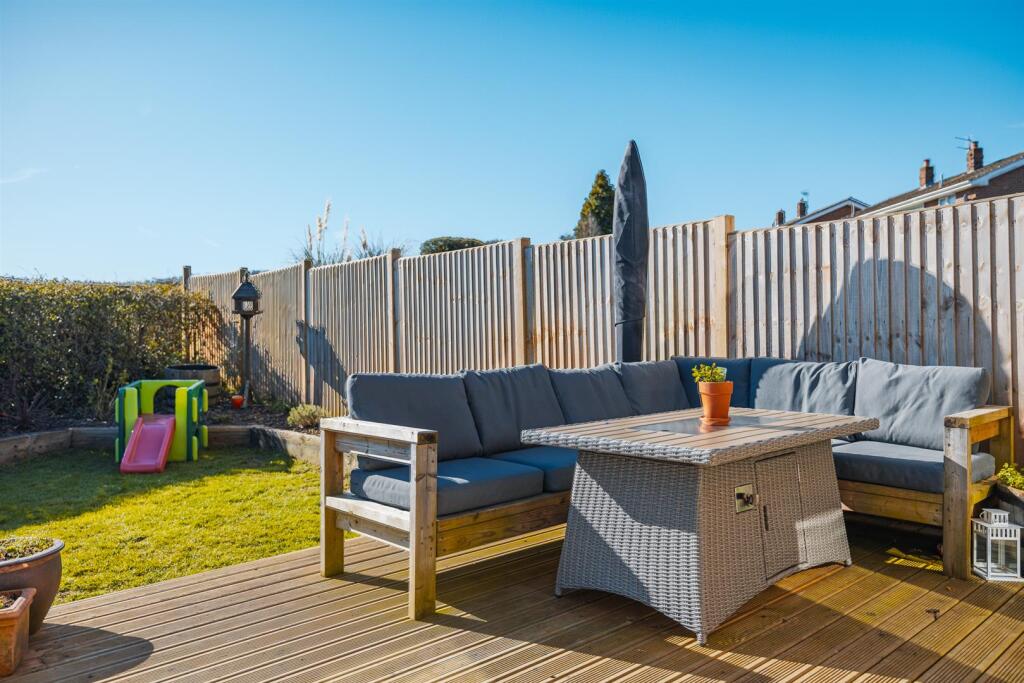 5 Axholme Close-42.jpg