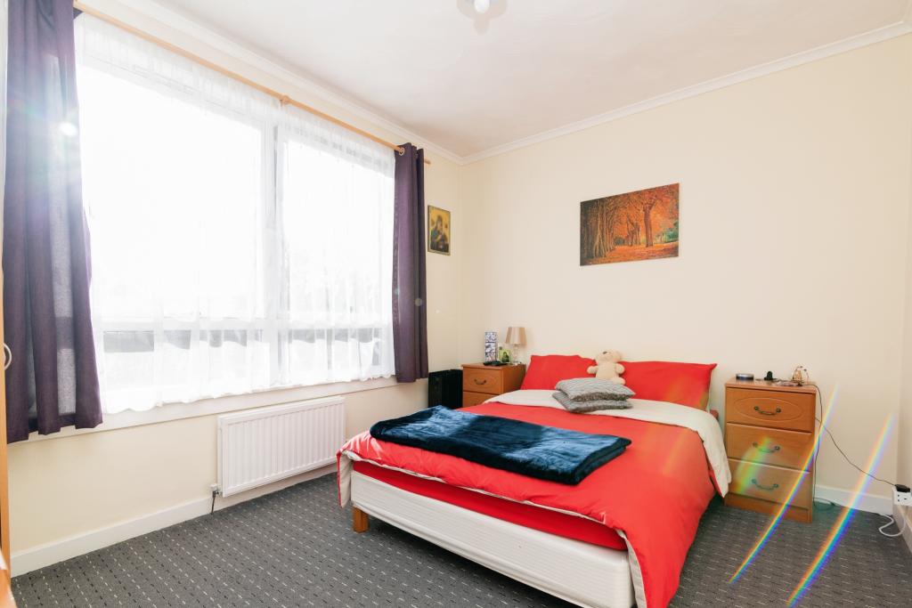 Bed 3 / Dining Room