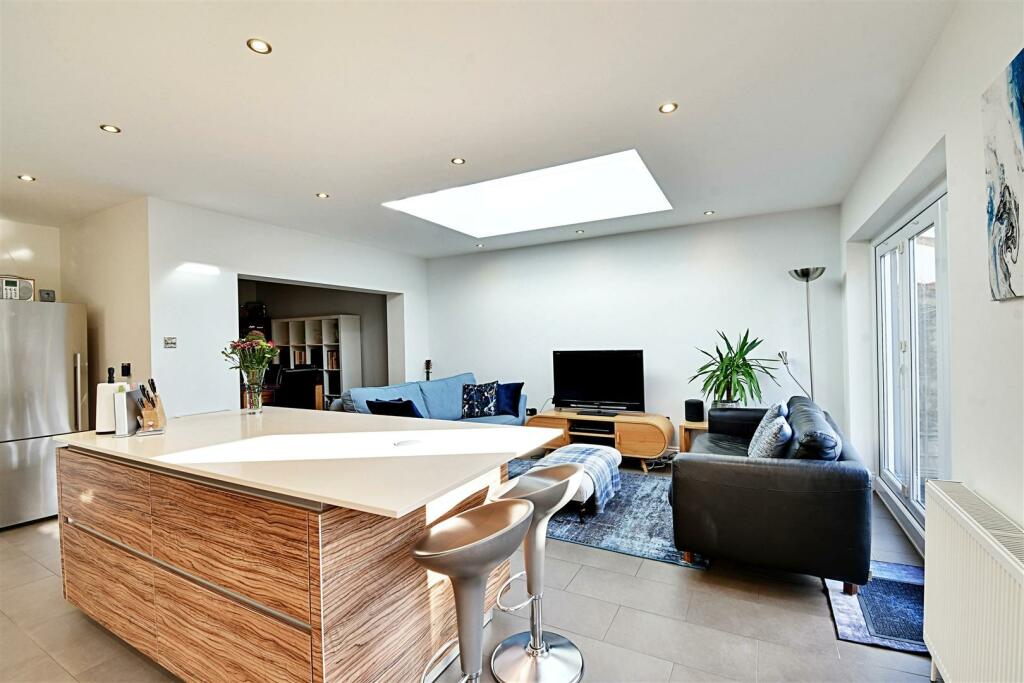 Kitchen 5.jpg