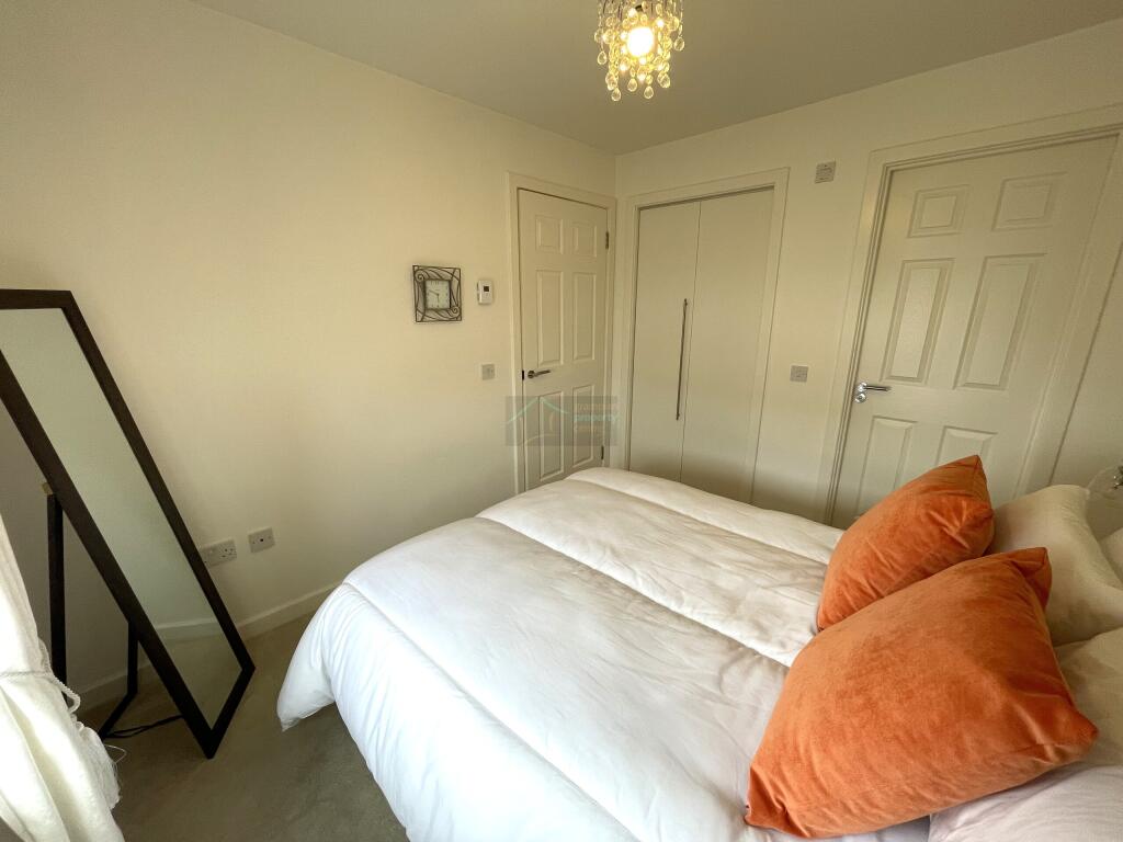 Bedroom 1b.JPG