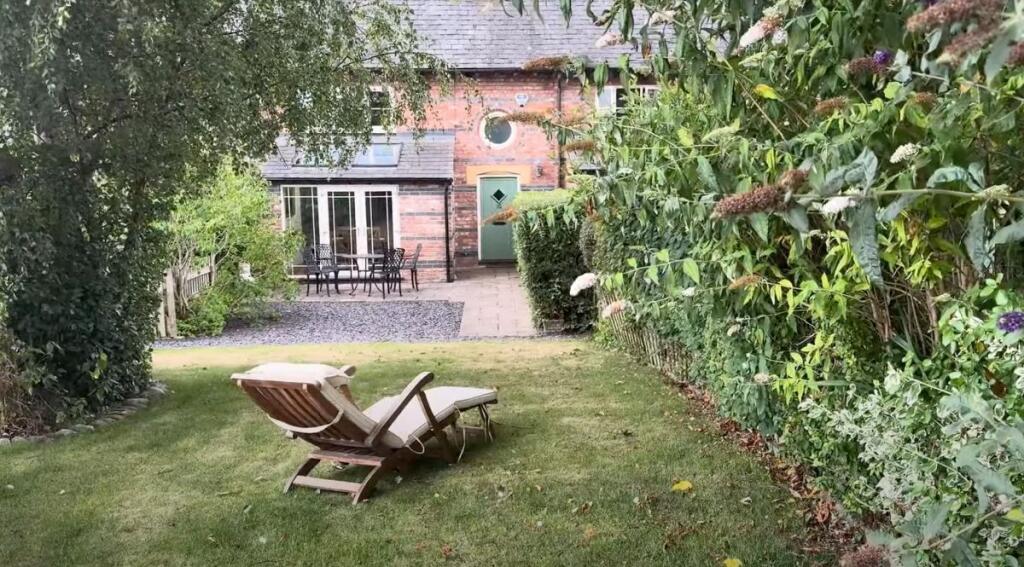 Crouchley Hall Mews, Crouchley Lane, Lymm