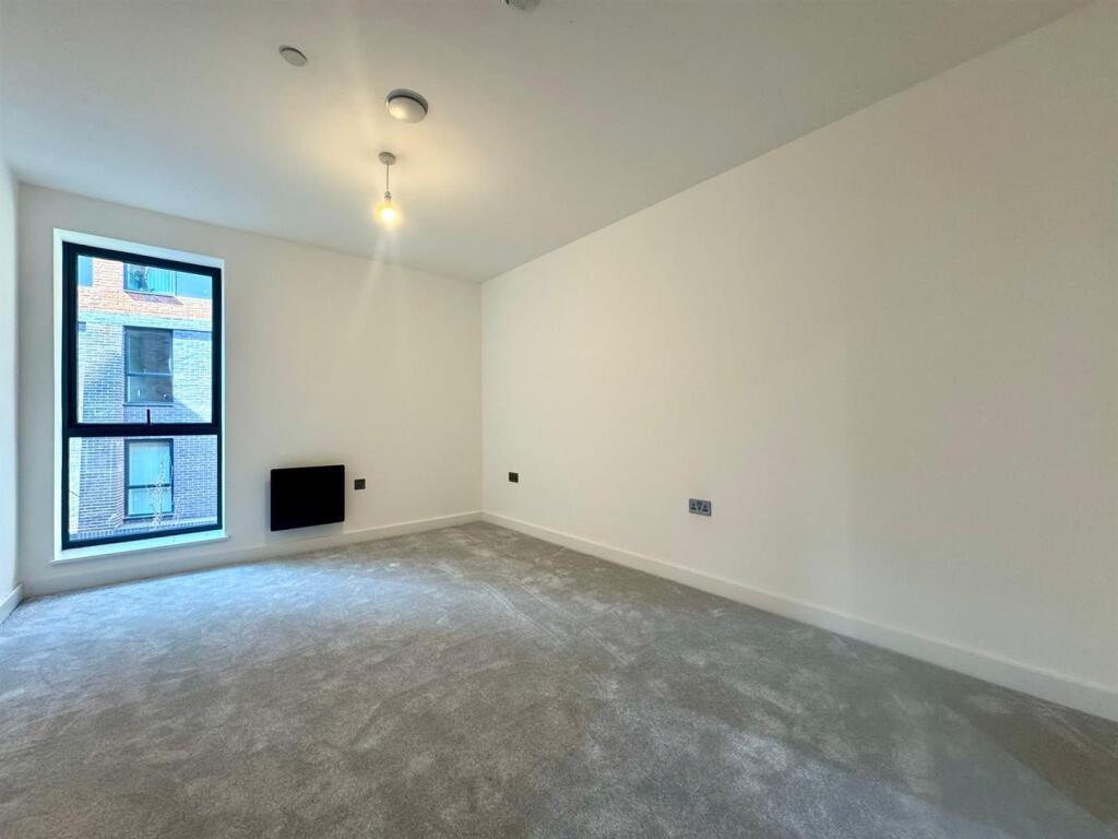 Main bedroom pic 1.jpeg