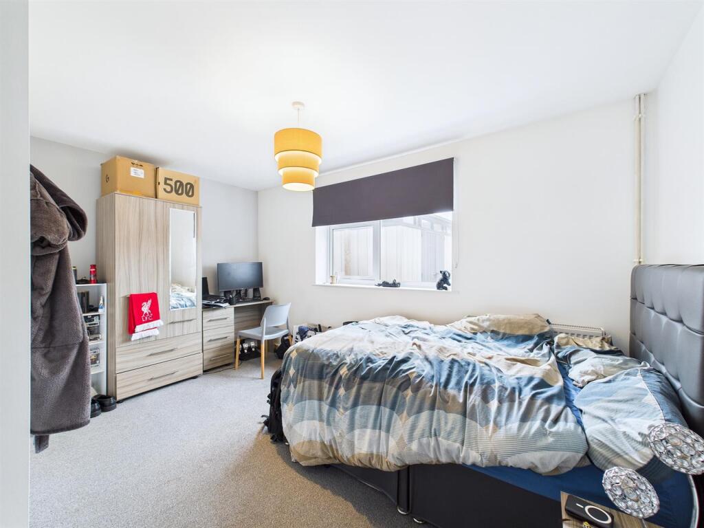 12 - 8 bedroom HMO.jpg
