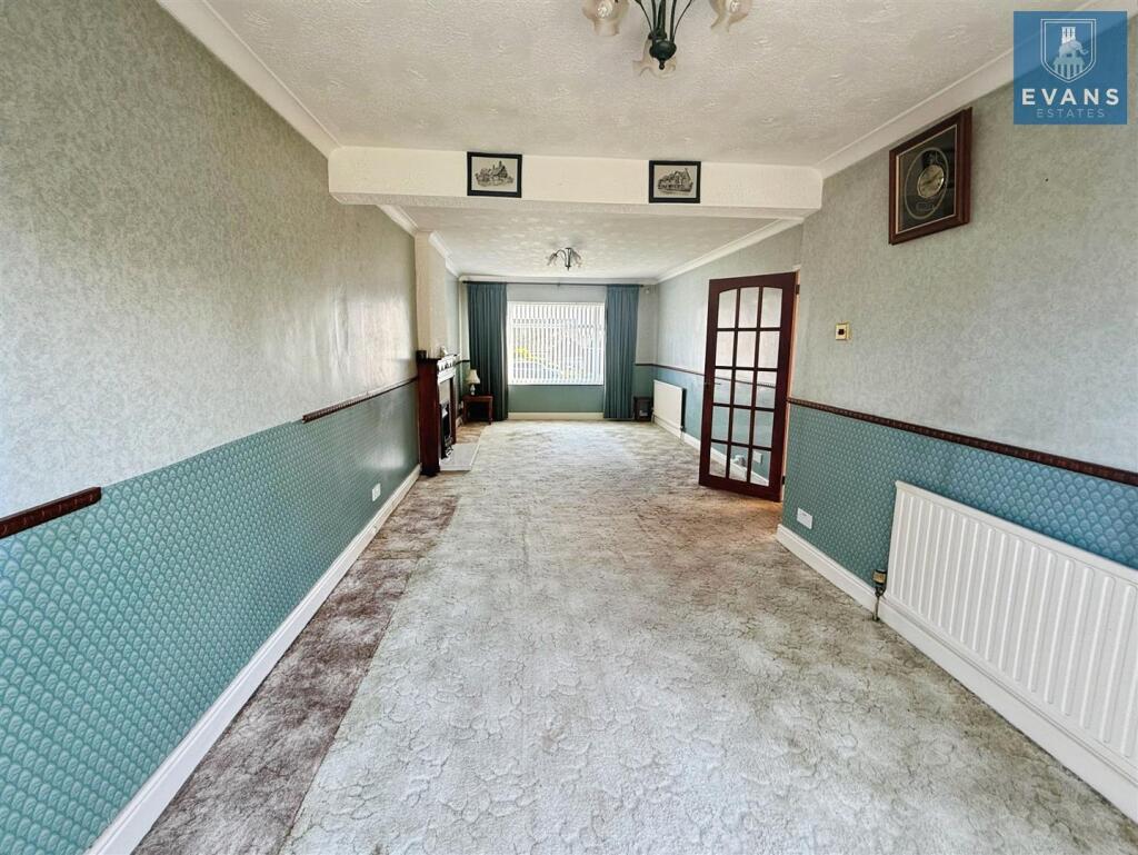 Through Lounge Diner