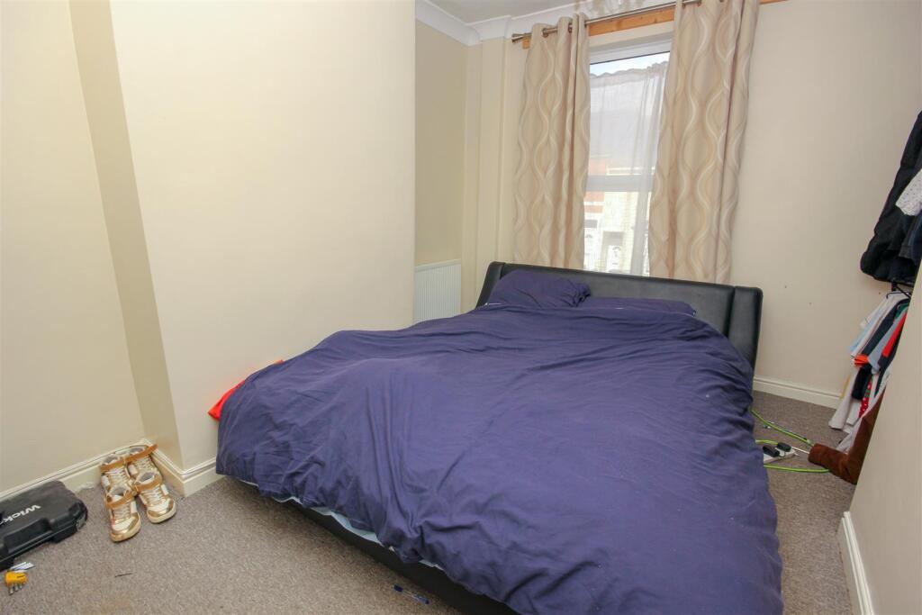 Bedroom 1.jpg