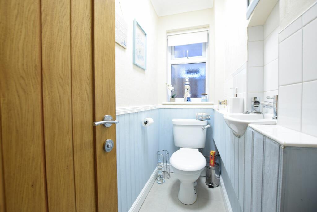 GROUND FLOOR CLOAKROOM