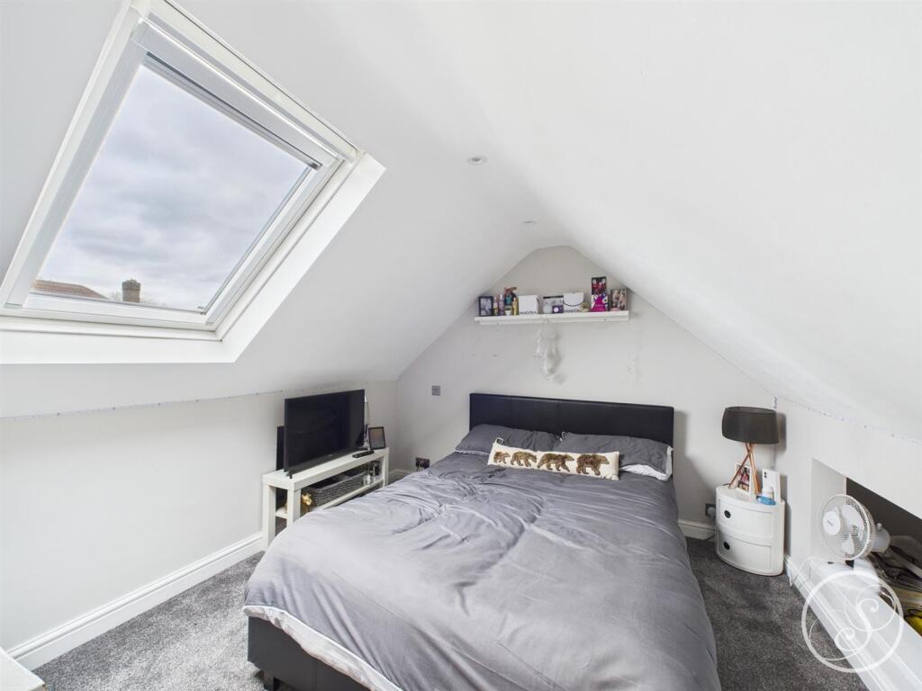 USEABLE LOFT ROOM