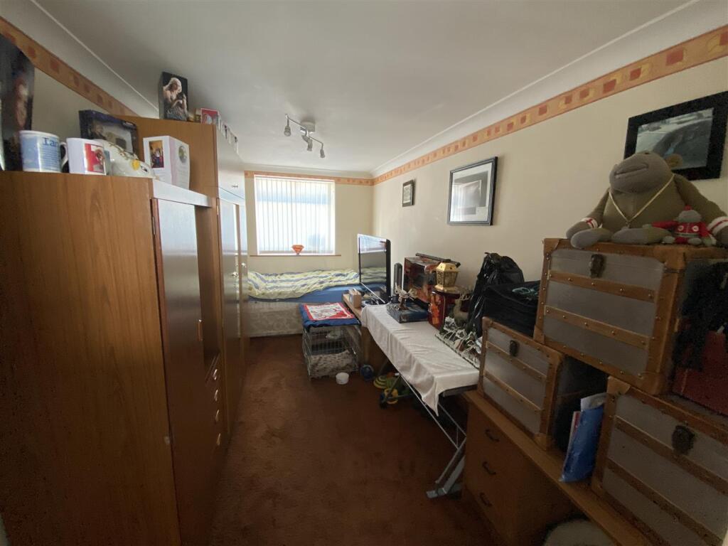 Bedroom no.2 front Double: