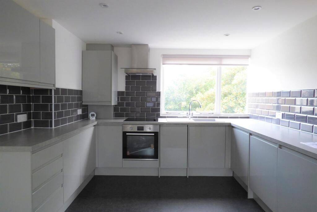 Lounge incorporating open-plan kitchen