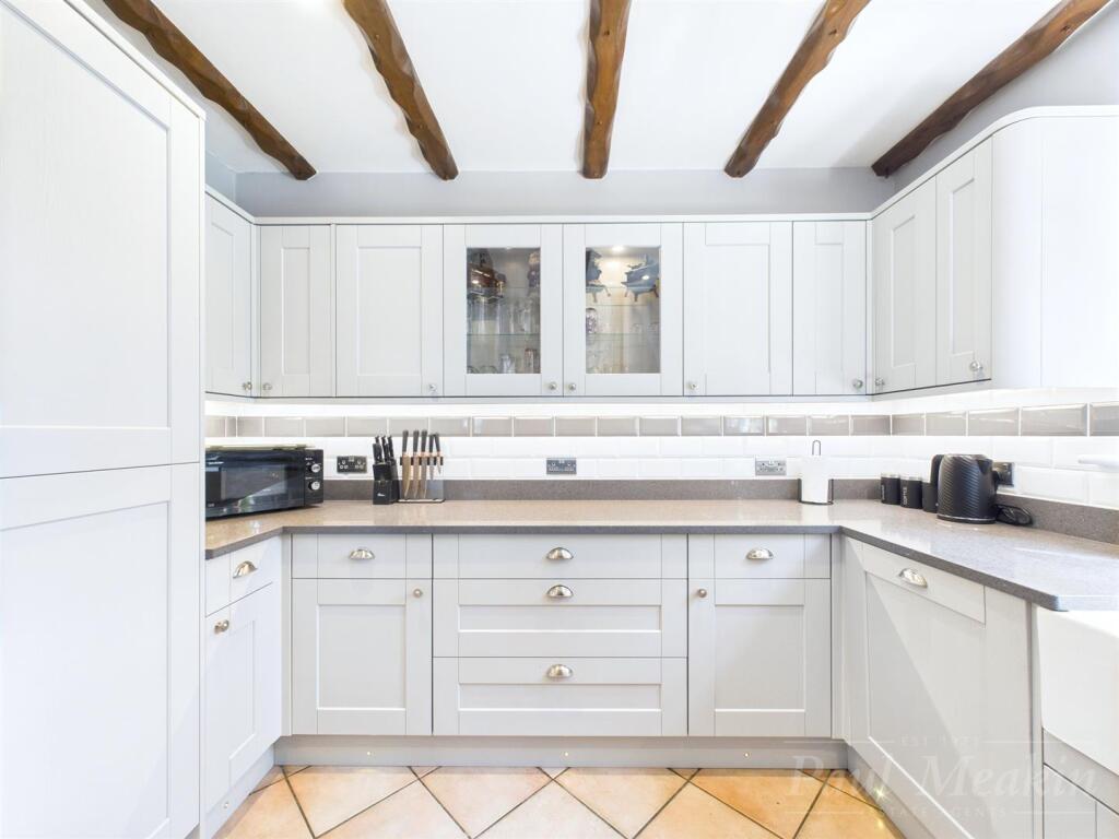 Kitchen/ Breakfast Room