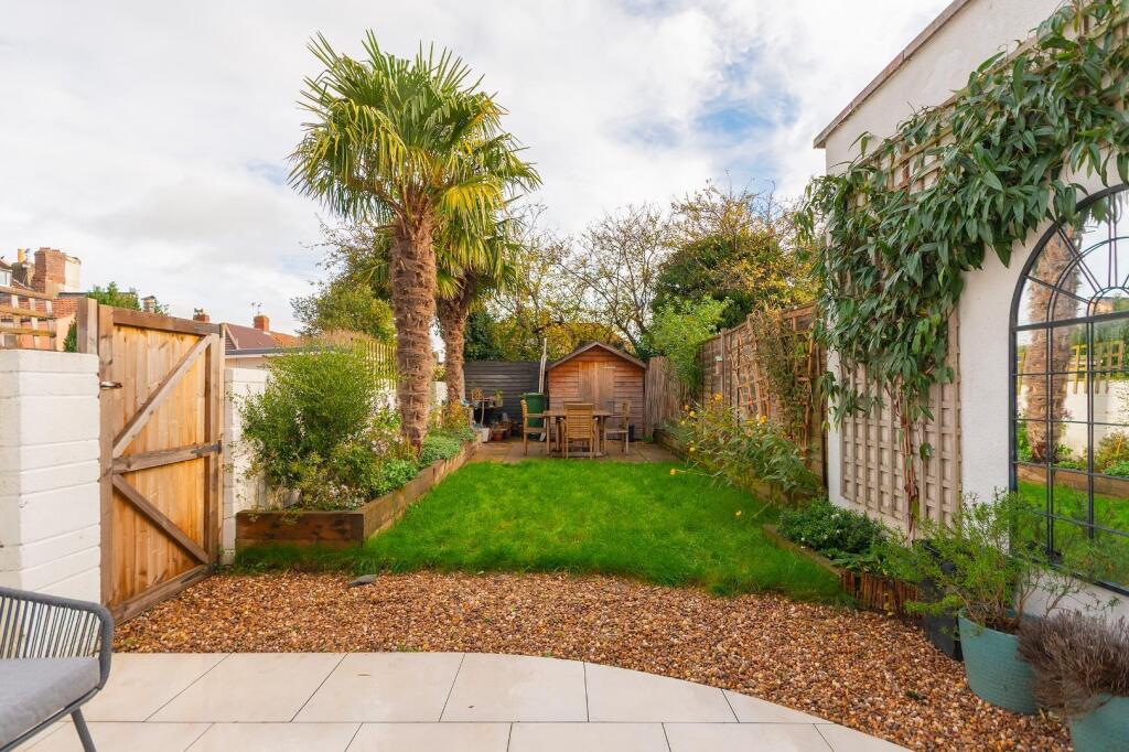 0M1RFS - External G.jpg