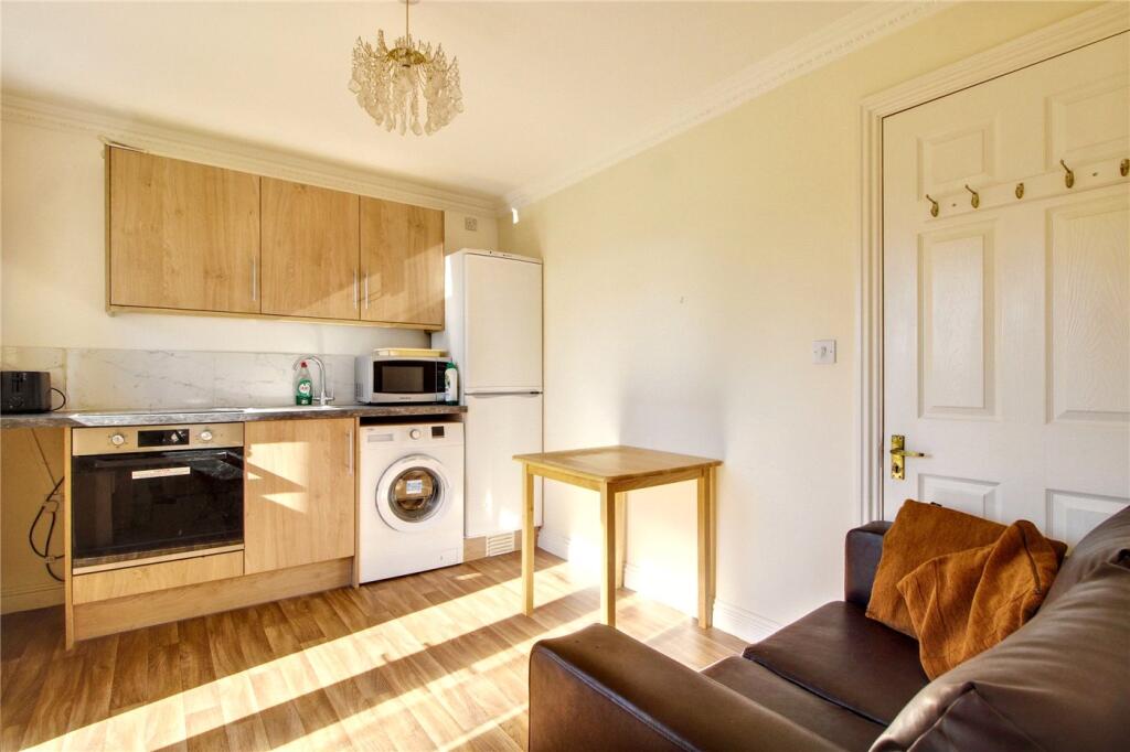 Living &amp; Kitchen