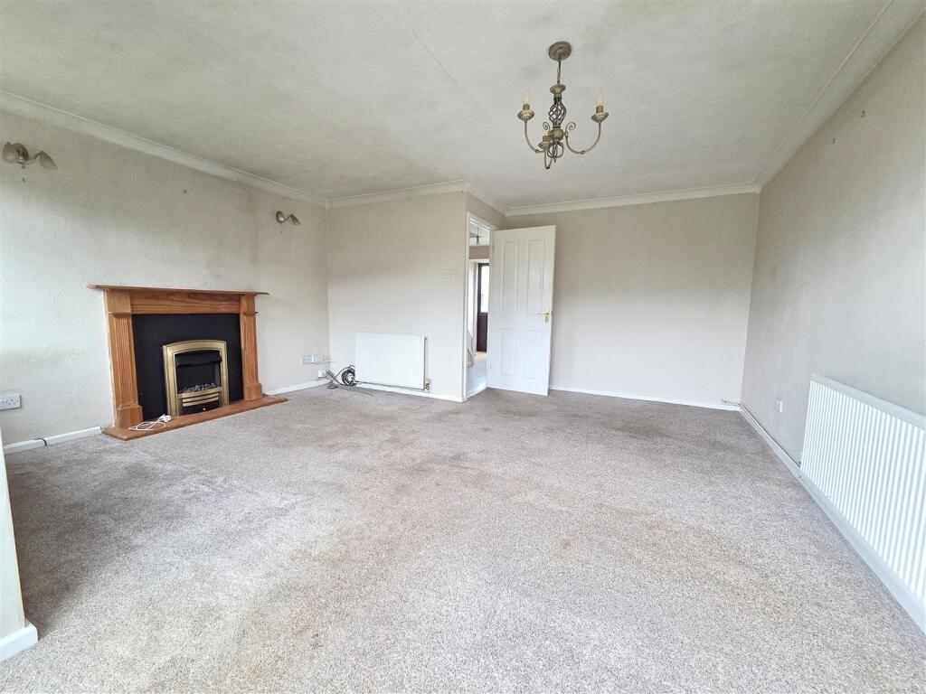 Open Plan Lounge / Diner