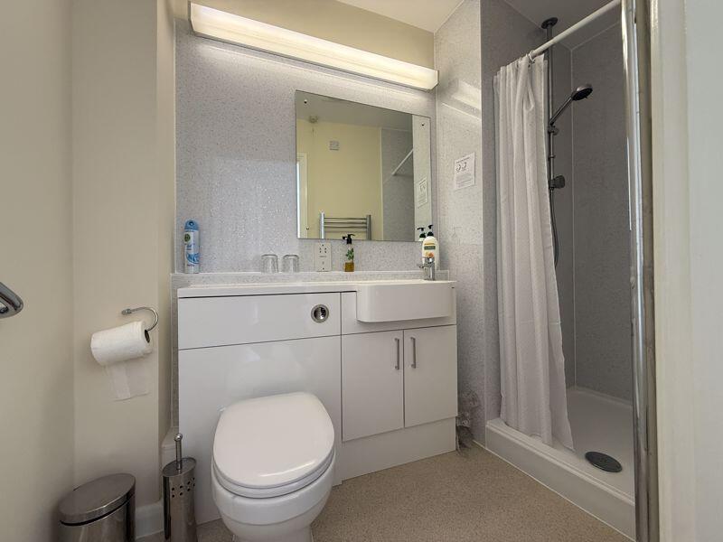 Guest suite shower room