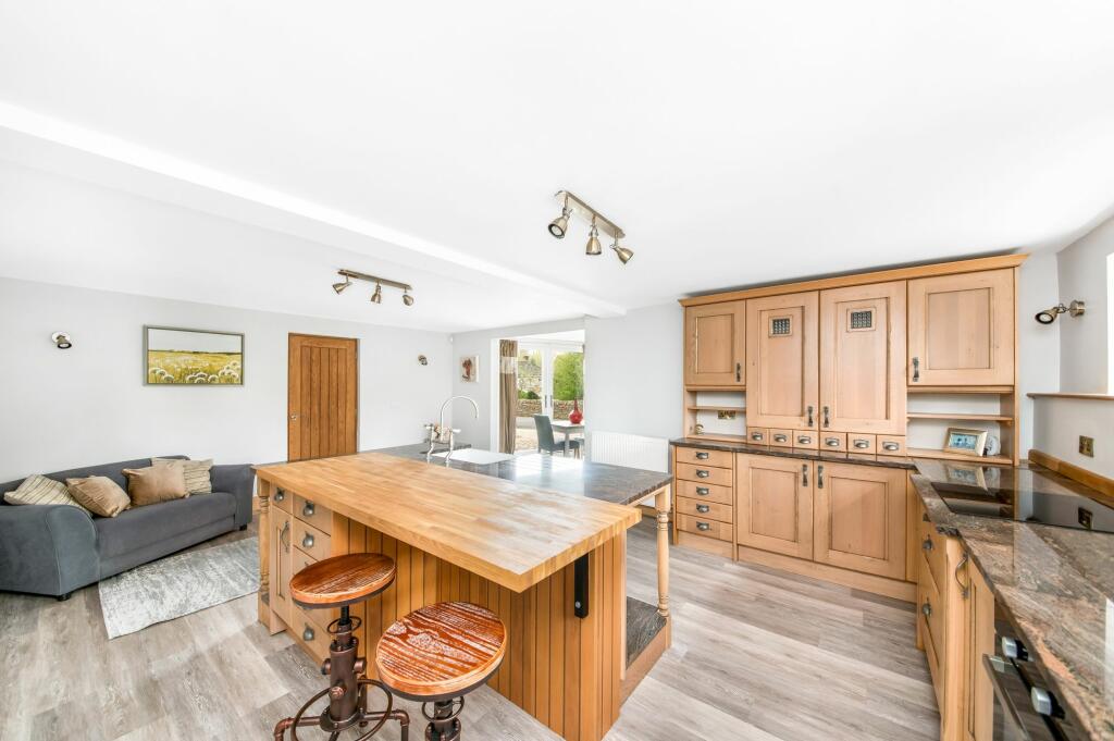 SECONDARY DINING KITCHEN