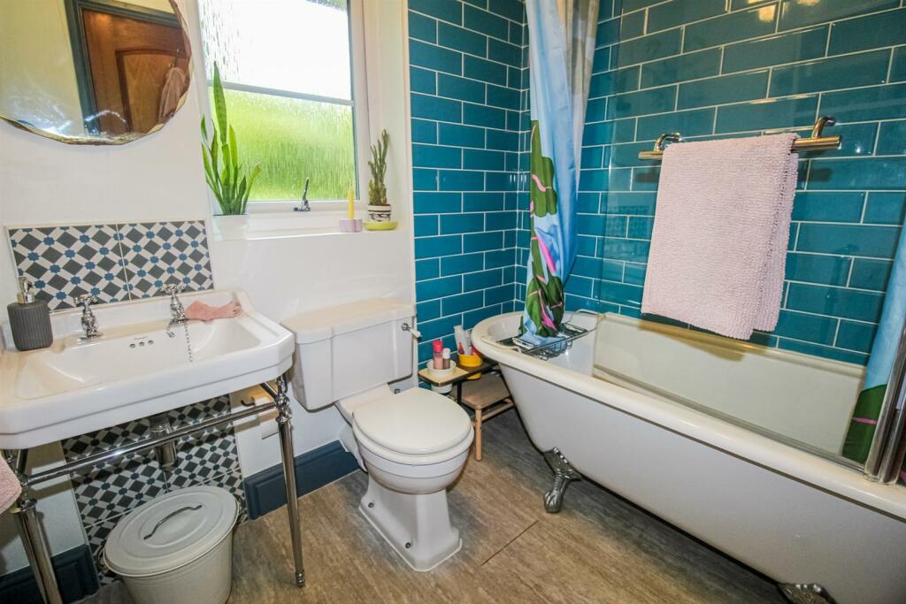 BATHROOM/W.C.
