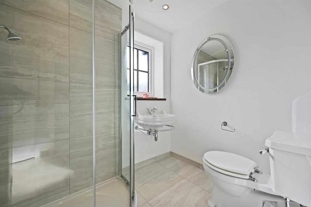 Ensuite 3.jpg