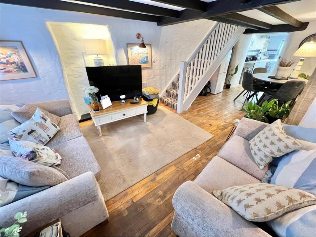 Lounge/ Dining Room
