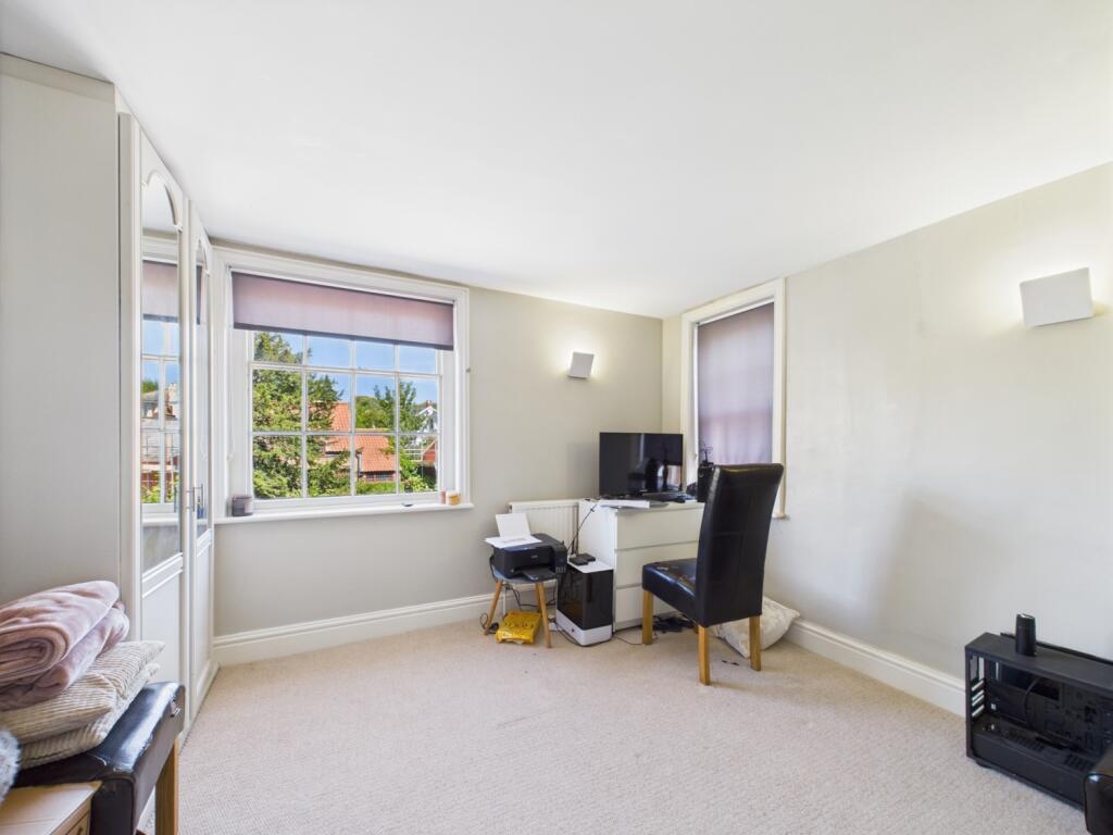 CAM01740G0-PR0419-STILL006