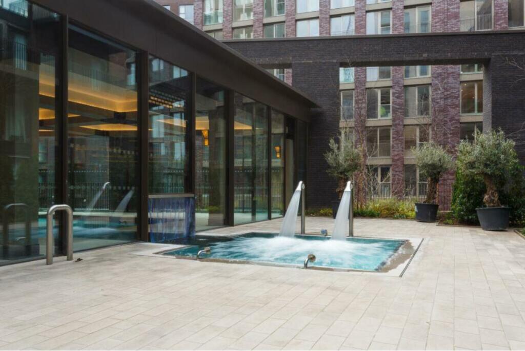 embassygardens3.JPG