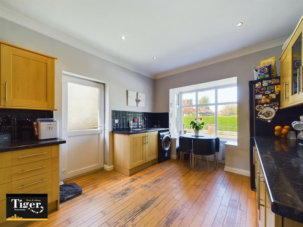 CAM02176G0-PR0223...